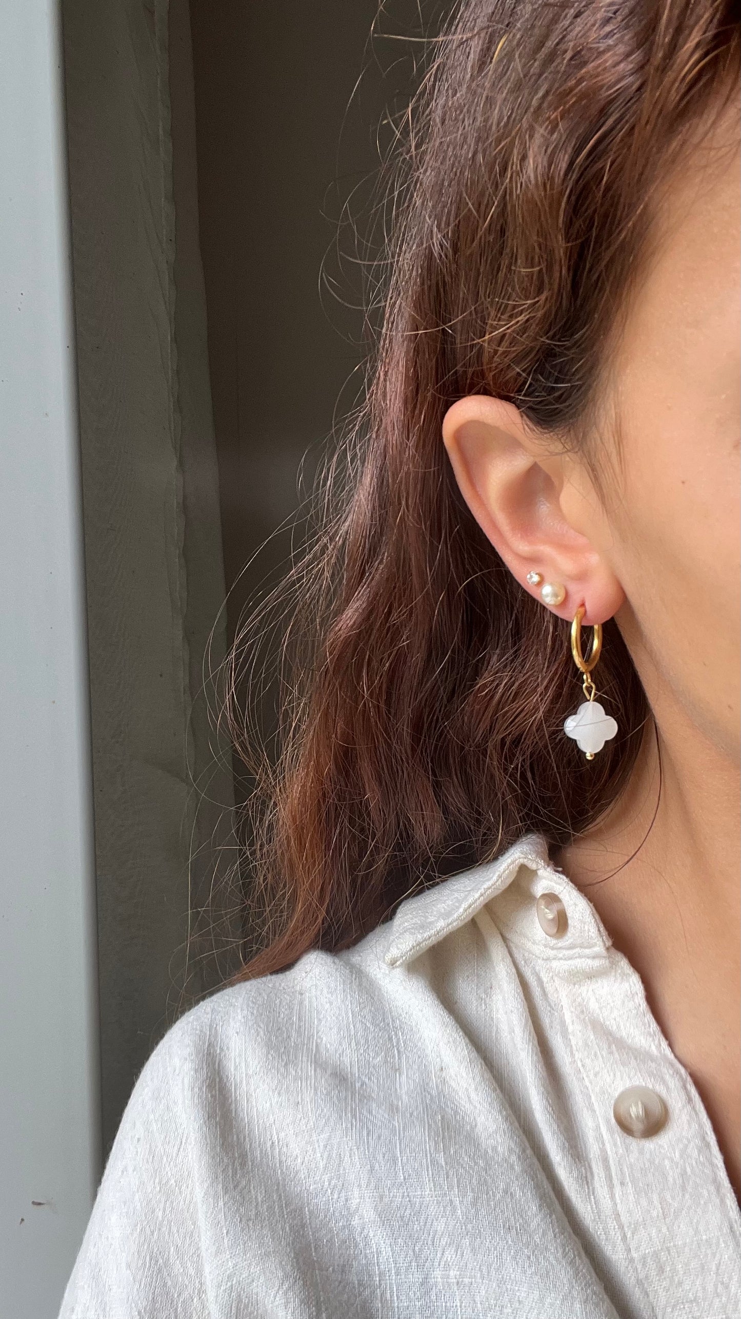 Boucle d’oreille trèfle perlée