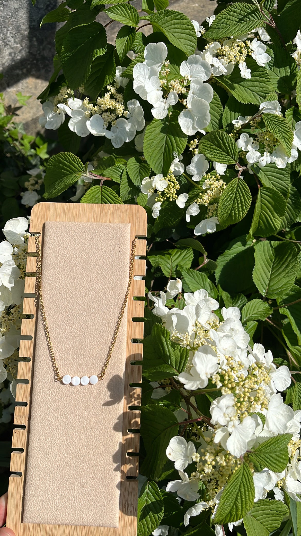 collier doré nacre