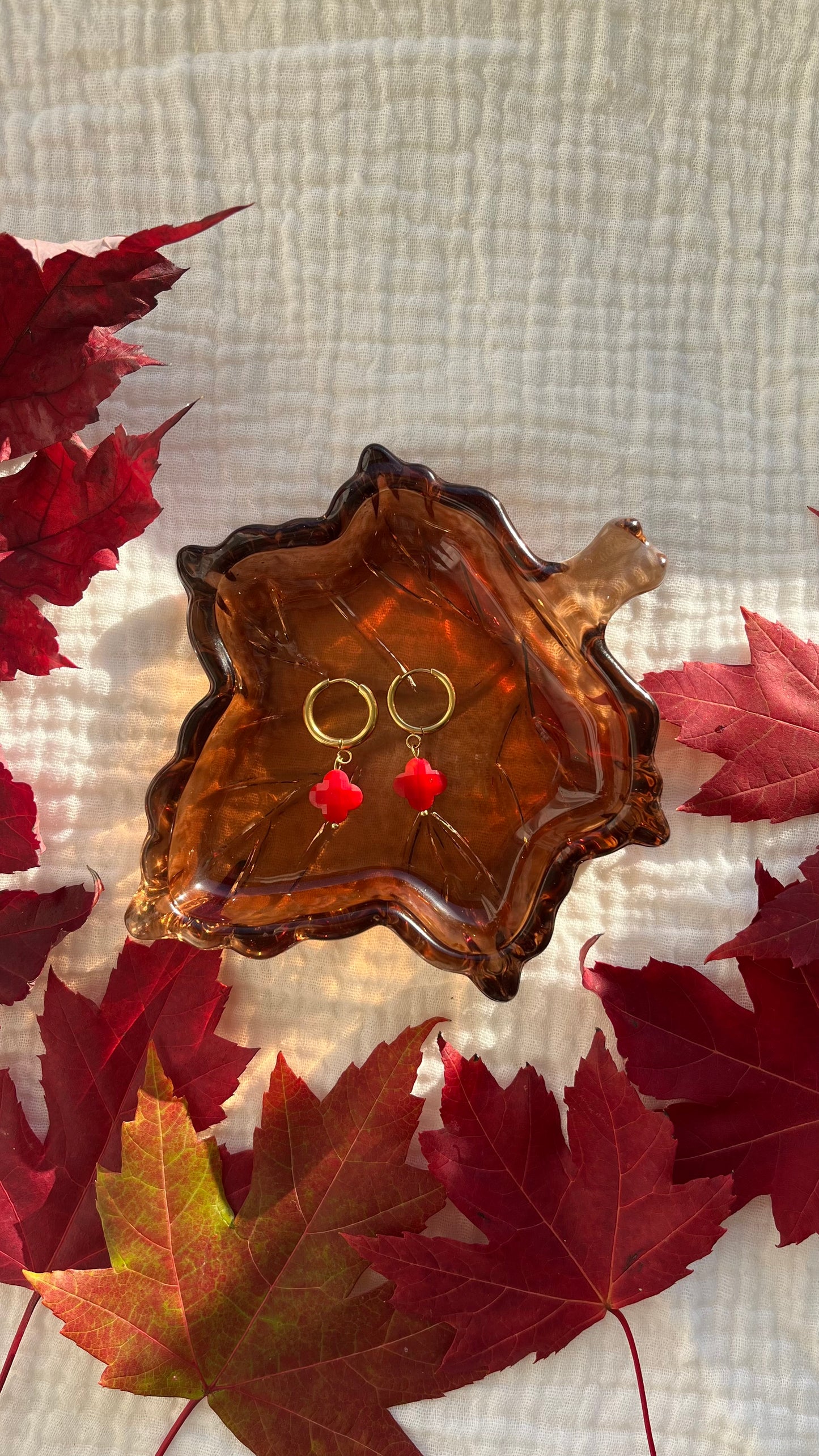 Boucle d’oreille trèfle perlée