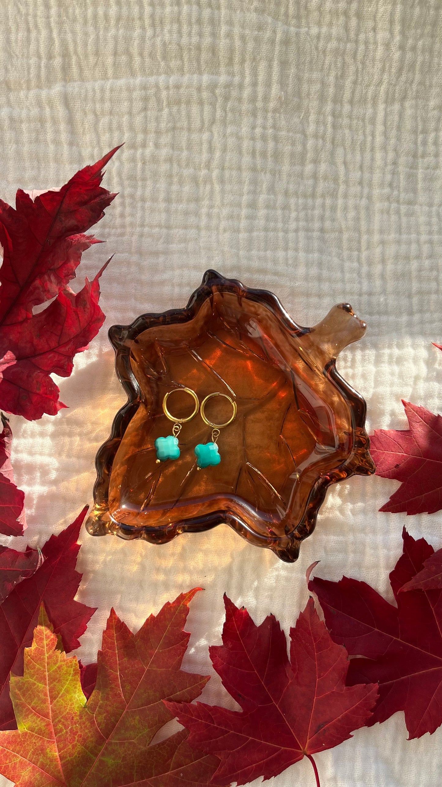 Boucle d’oreille trèfle perlée